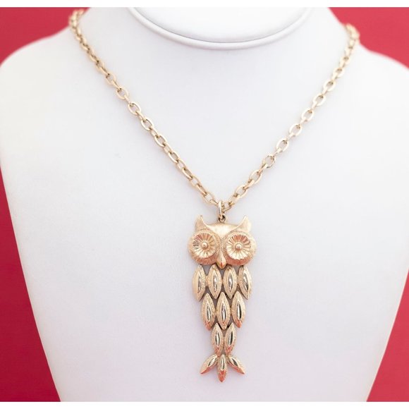 Vintage Mid Century Owl Gold Tone Pendant Necklace by Avon 25 Inches - O4 - Picture 2 of 3